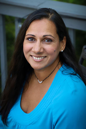 A portrait of assistant clinical professor Amisha Parekh de Campos.